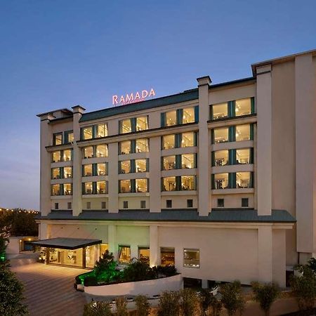 Ramada By Wyndham New Delhi Pitampura Hotell Eksteriør bilde