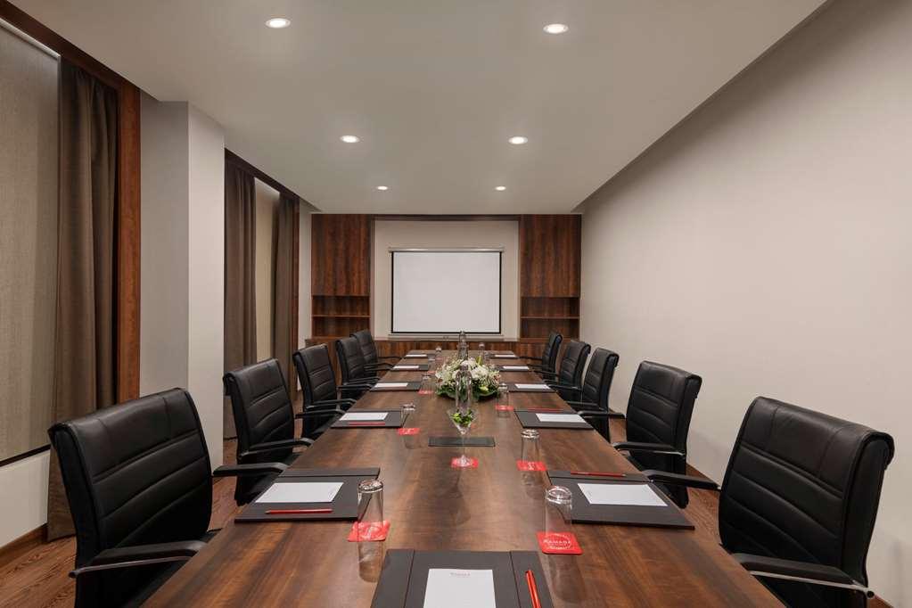 Ramada By Wyndham New Delhi Pitampura Hotell Fasiliteter bilde