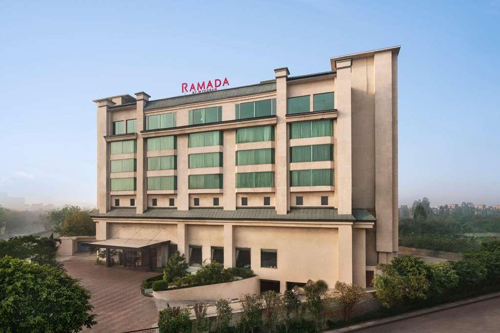 Ramada By Wyndham New Delhi Pitampura Hotell Eksteriør bilde