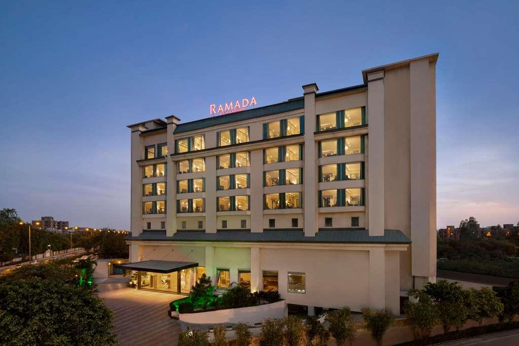 Ramada By Wyndham New Delhi Pitampura Hotell Eksteriør bilde