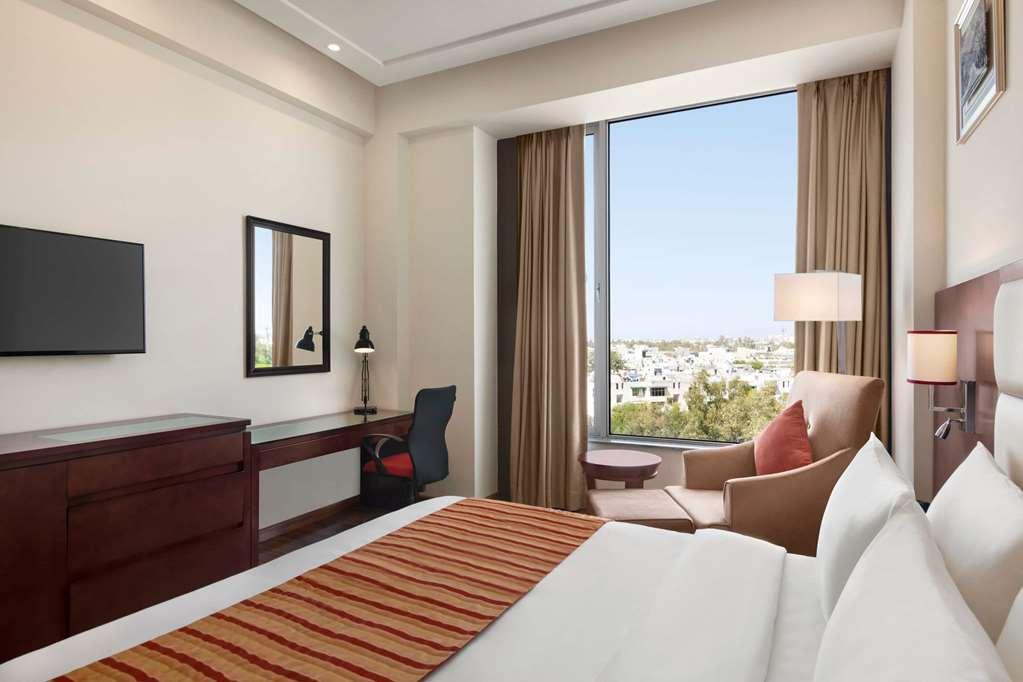 Ramada By Wyndham New Delhi Pitampura Hotell Rom bilde