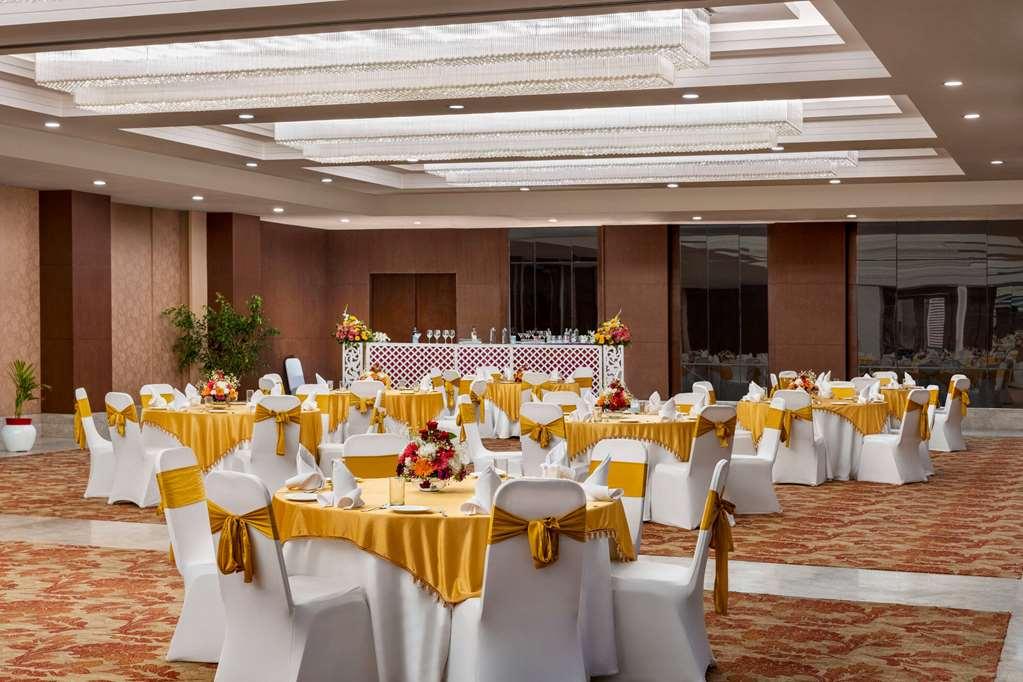 Ramada By Wyndham New Delhi Pitampura Hotell Fasiliteter bilde