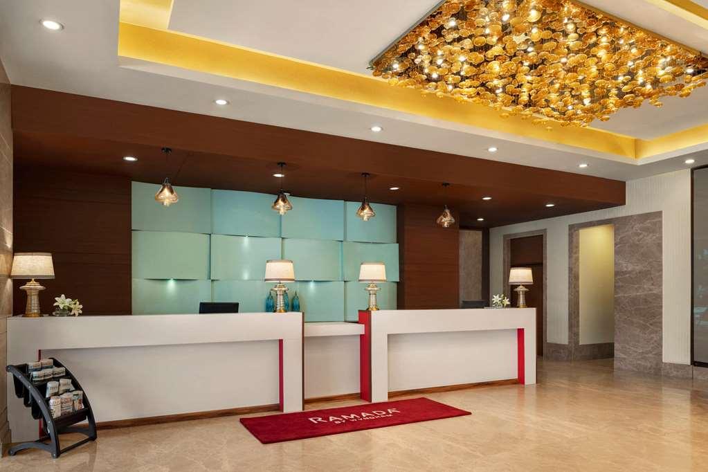 Ramada By Wyndham New Delhi Pitampura Hotell Eksteriør bilde
